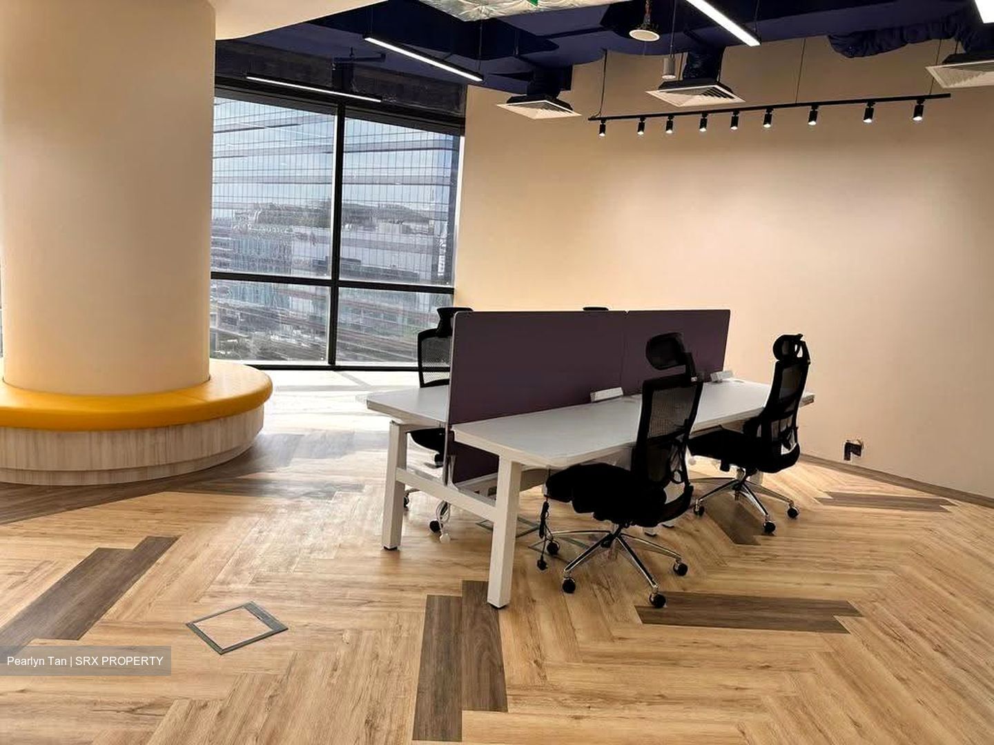 Woods Square (D25), Office #624029131
